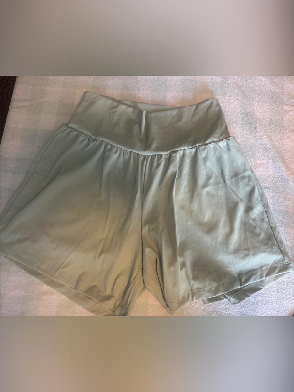 HALARA High-Waist Relaxed Shorts in Sage Large LONG
